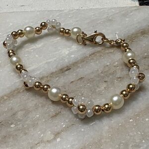 Handmade Chic Gold and Pearl Beaded Daisy Bracelet
